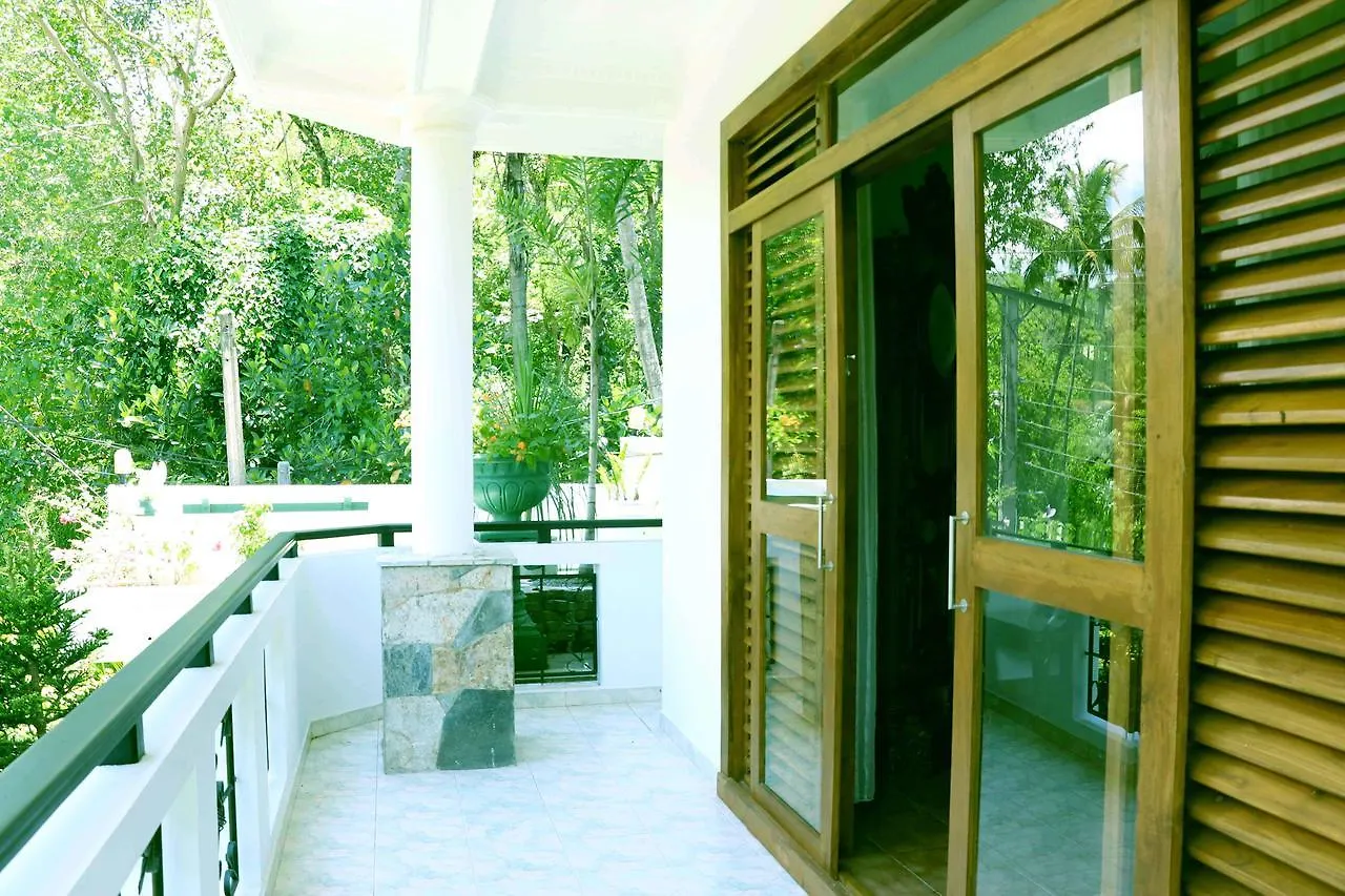 Villa Royce Канди