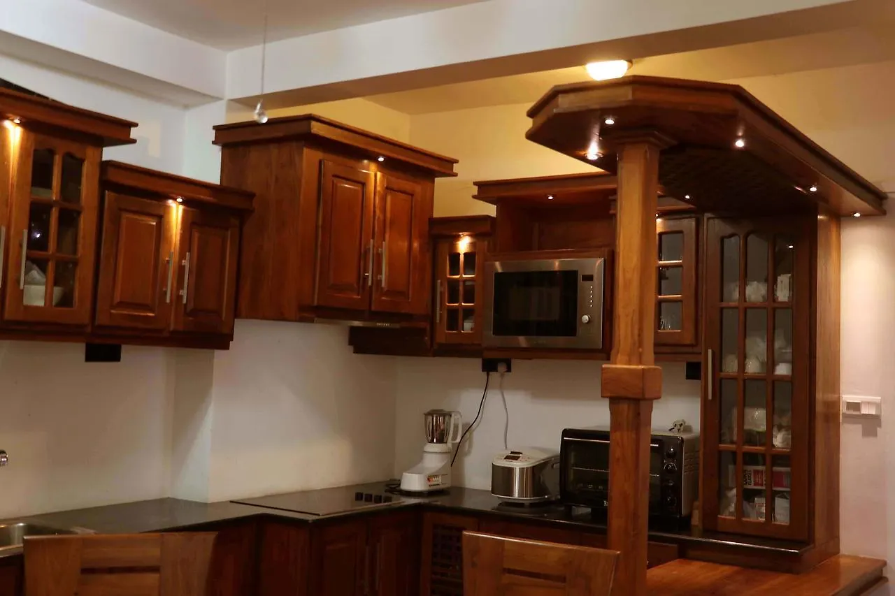 Villa Royce Канди